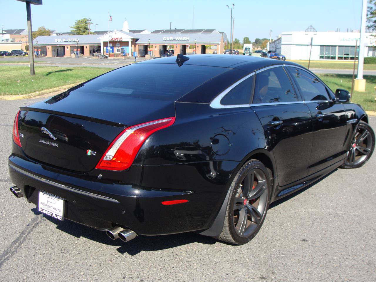 Used 2014 Jaguar XJ R RWD image 6