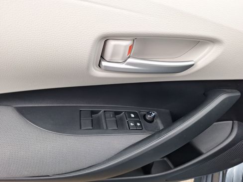 Used 2021 Toyota Corolla LE image 17