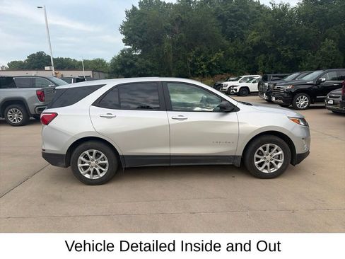 Used 2021 Chevrolet Equinox LS w/ LS Convenience Package AWD/4WD image 7