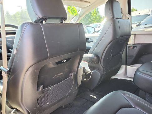 Used 2023 Chrysler Pacifica Touring-L AWD/4WD image 28