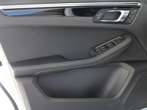 Certified 2026 Porsche Macan Turbo AWD/4WD image 24