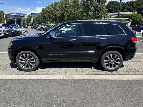 Used 2017 Jeep Grand Cherokee Overland w/ Jeep Active Safety Group AWD/4WD image 11
