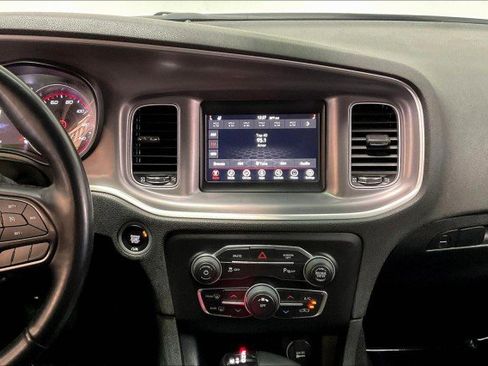Used 2022 Dodge Charger SXT w/ Leather Interior Group image 6