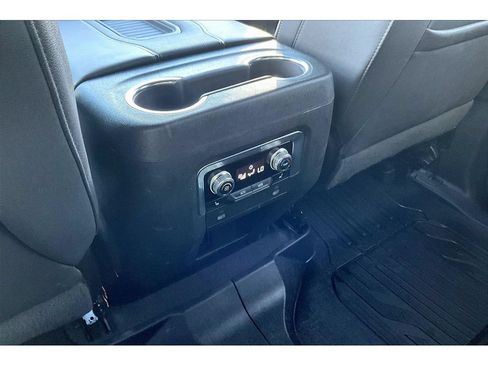 Used 2023 GMC Yukon XL SLT w/ SLT Luxury Package AWD/4WD image 10