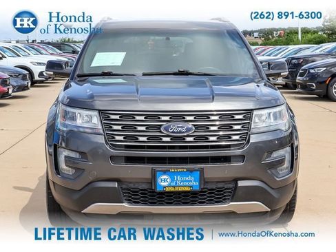 Used 2016 Ford Explorer XLT w/ Equipment Group 202A AWD/4WD image 8
