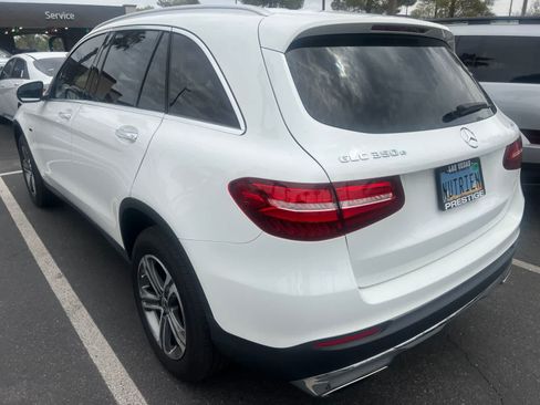 Used 2019 Mercedes-Benz GLC 350e 4MATIC image 2