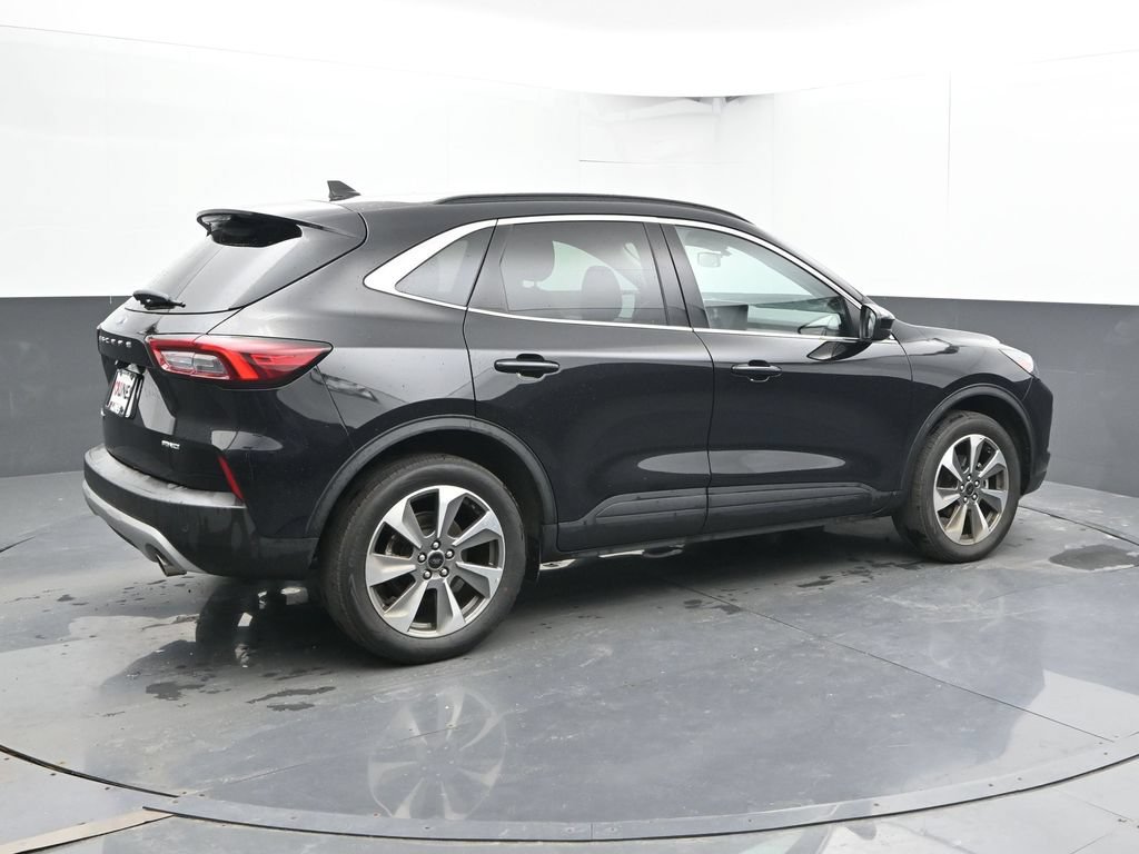 Used 2025 Ford Escape Platinum AWD/4WD image 2