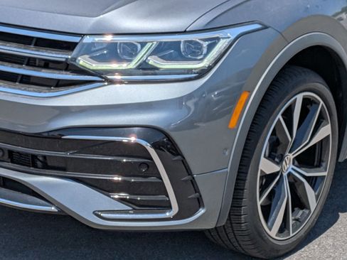 Used 2023 Volkswagen Tiguan SEL R-Line image 9