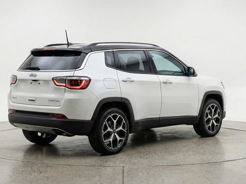Used 2025 Jeep Compass Limited AWD/4WD image 9