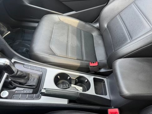 Used 2019 Volkswagen Passat 2.0T Wolfsburg FWD image 33