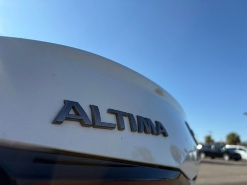 Used 2025 Nissan Altima 2.5 SV image 9