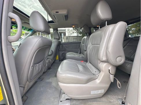 Used 2010 Toyota Sienna XLE Limited w/ XLE Limited Pkg 2 AWD/4WD image 15