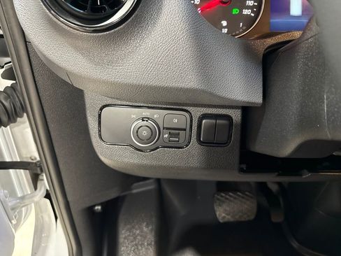 Used 2024 Mercedes-Benz Sprinter 2500 image 13
