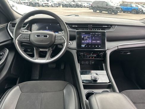 Used 2024 Jeep Grand Cherokee L Laredo image 22