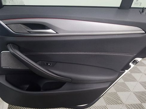 Used 2019 BMW 530e w/ M Sport Package image 17