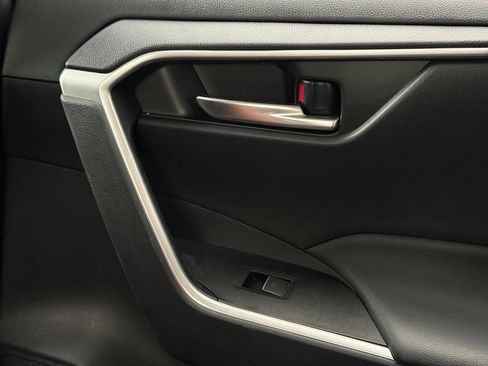 Used 2025 Toyota RAV4 XLE FWD image 36