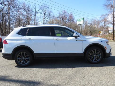 Used 2022 Volkswagen Tiguan SE AWD/4WD image 4