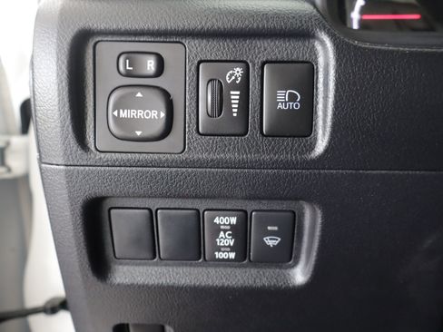 Used 2022 Toyota 4Runner SR5 AWD/4WD image 19