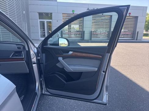 Used 2022 Audi Q5 2.0T Premium AWD/4WD image 32