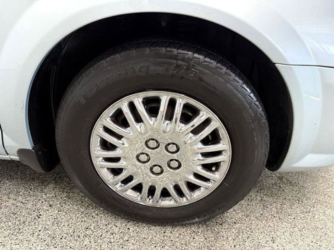 Used 2002 Chrysler Sebring LX image 32