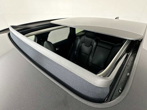 Certified 2025 Volvo XC60 T8 Ultra w/ Protection Package Premier image 17