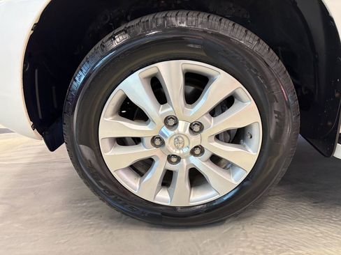 Used 2018 Toyota Sequoia Platinum AWD/4WD image 33