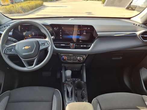 Used 2025 Chevrolet TrailBlazer LT FWD image 23