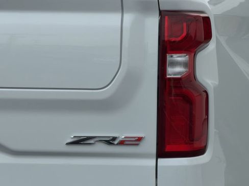 New 2026 Chevrolet Silverado 1500 ZR2 image 9
