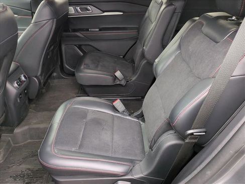 Used 2025 Ford Explorer ST image 19