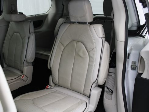 Used 2021 Chrysler Pacifica Limited w/ Premium & Safety Sphere Group AWD/4WD image 21