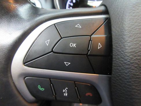 Used 2021 Jeep Grand Cherokee Limited AWD/4WD image 17