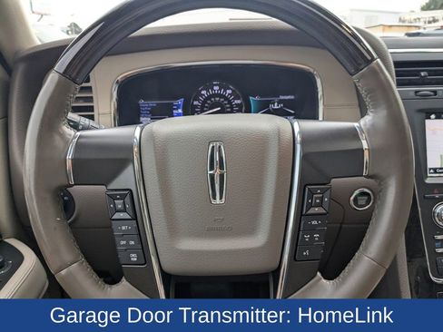 Used 2017 Lincoln Navigator Select image 28