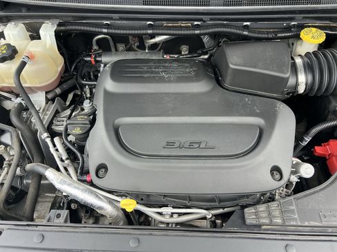 Used 2019 Chrysler Pacifica Touring-L Plus FWD image 34