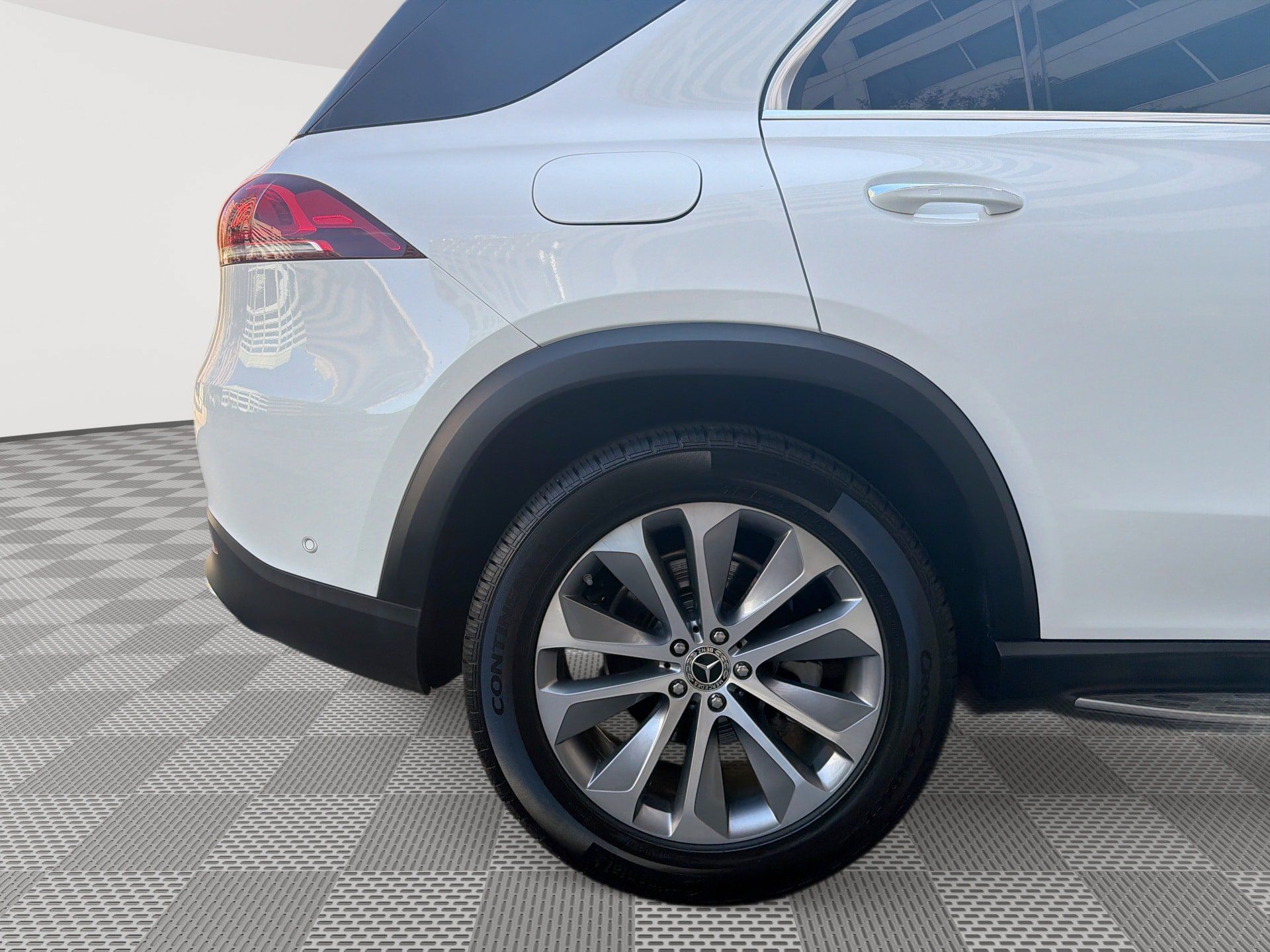 Used 2020 Mercedes-Benz GLE 350 4MATIC w/ Premium Package image 30