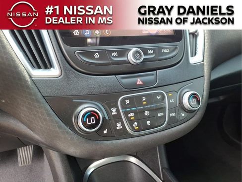Used 2019 Chevrolet Malibu LT FWD image 17
