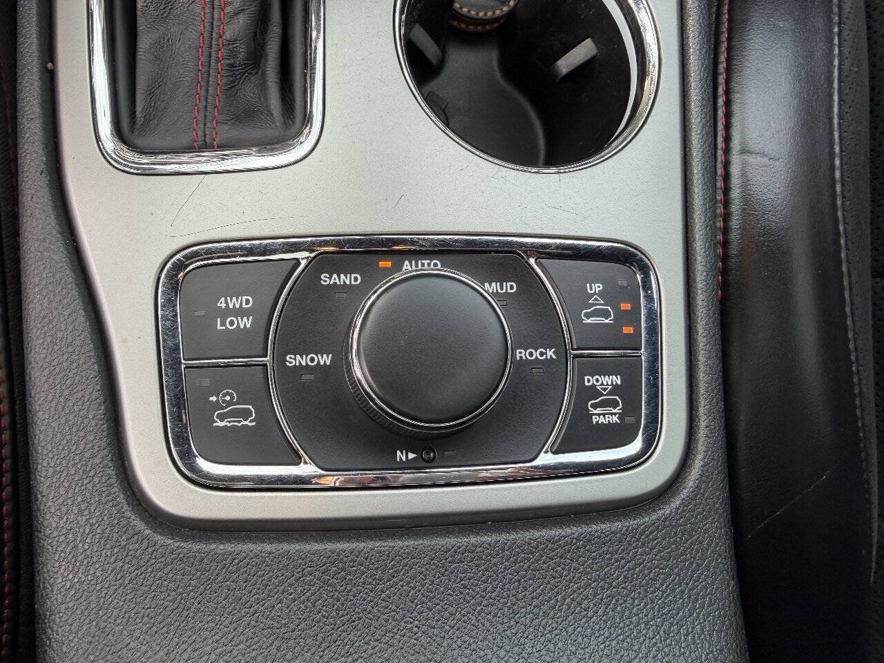 Used 2017 Jeep Grand Cherokee Trailhawk w/ Trailhawk Luxury Group AWD/4WD image 32