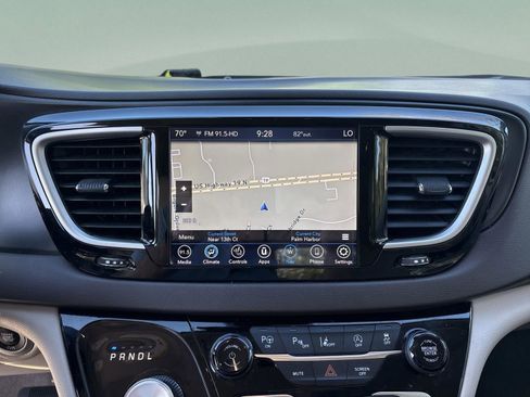 Used 2020 Chrysler Pacifica Touring-L Plus w/ Tire & Wheel Group image 25