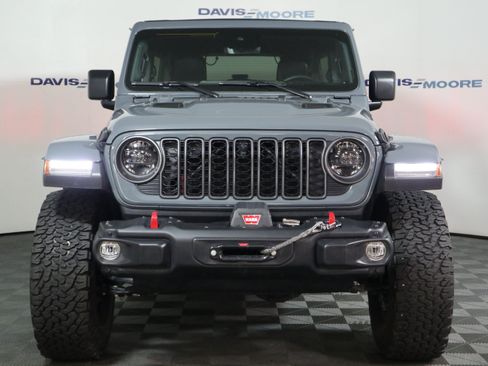 Used 2024 Jeep Wrangler Unlimited Rubicon AWD/4WD image 13