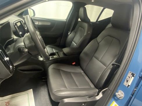 Certified 2025 Volvo XC40 B5 Core image 11