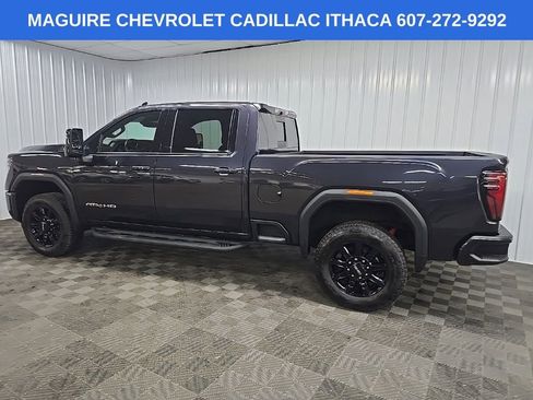 Used 2024 GMC Sierra 2500 AT4 w/ AT4 Preferred Package AWD/4WD image 4