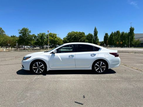 Used 2017 Nissan Altima 2.5 SR FWD image 8