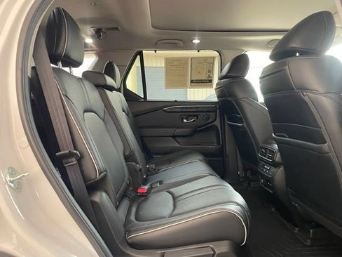 Used 2025 Honda Pilot Elite image 23