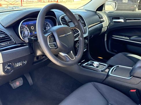 Used 2023 Chrysler 300 Touring image 2