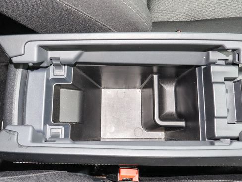 Used 2025 Nissan Rogue SV FWD image 25