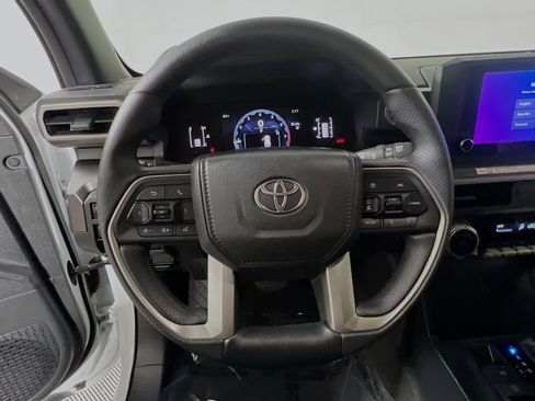 Used 2025 Toyota 4Runner SR5 AWD/4WD image 18