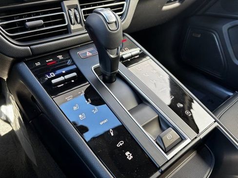 Certified 2026 Porsche Macan AWD/4WD image 21