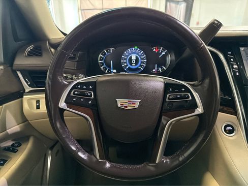 Used 2017 Cadillac Escalade ESV Luxury AWD/4WD image 21