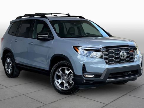 Used 2023 Honda Passport TrailSport image 3