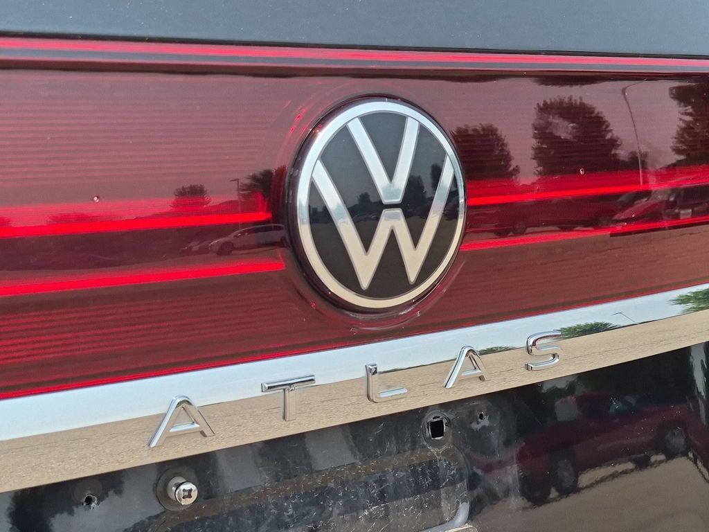 Used 2025 Volkswagen Atlas SEL AWD/4WD image 9
