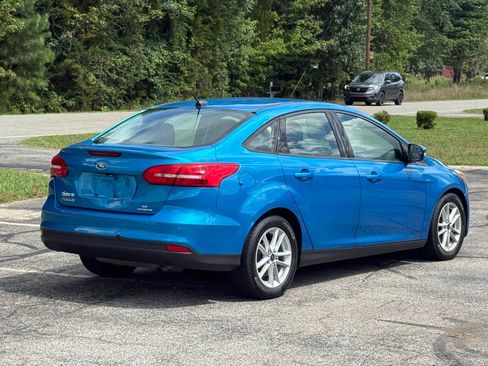 Used 2015 Ford Focus SE w/ SE Cold Weather Package FWD image 4